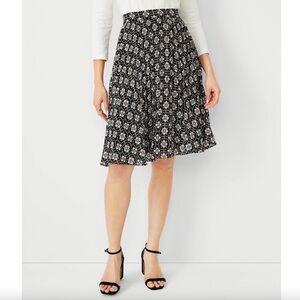 Ann Taylor Geo Pleated Skirt size 12